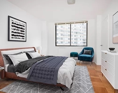 East 52nd Street - Photo Thumbnail 2