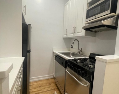 East 83rd Street - Photo Thumbnail 3