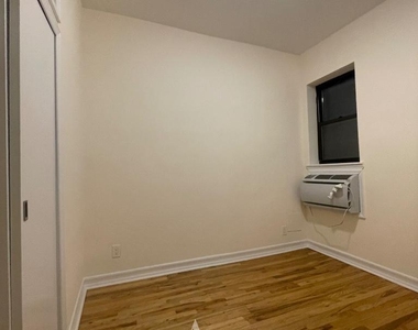 East 83rd Street - Photo Thumbnail 4