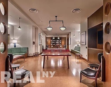 W 31st Street - Photo Thumbnail 7