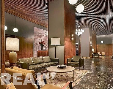W 31st Street - Photo Thumbnail 8
