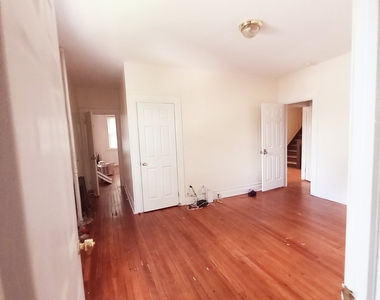 22 Clove Road - Photo Thumbnail 5