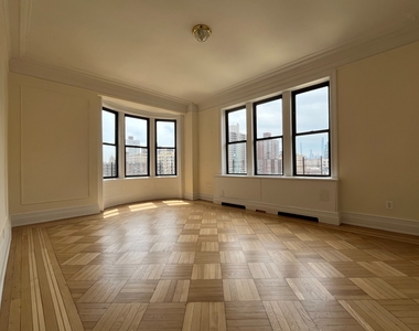 West 98th Street - Photo Thumbnail 1
