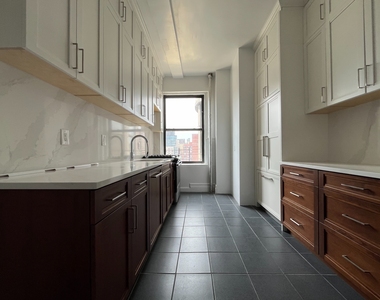 West 98th Street - Photo Thumbnail 3
