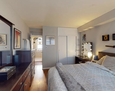 East 58th Street - Photo Thumbnail 3