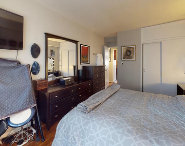 East 58th Street - Photo Thumbnail 4