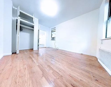 92 3rd Avenue - Photo Thumbnail 1
