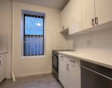 East 88 Street - Photo Thumbnail 2