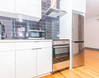 237 Montrose Ave - Photo Thumbnail 2