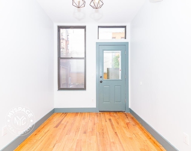 237 Montrose Ave - Photo Thumbnail 9