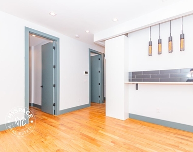 237 Montrose Ave - Photo Thumbnail 3