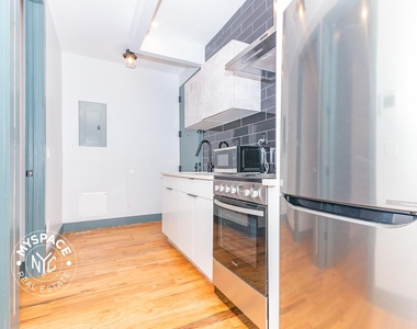 237 Montrose Ave - Photo Thumbnail 1