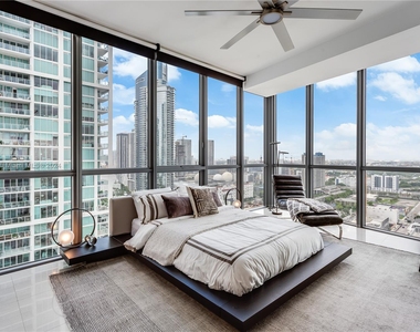 1100 Biscayne Blvd - Photo Thumbnail 17