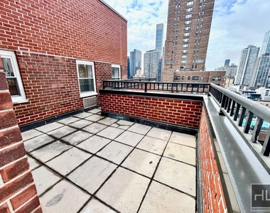 E 65th St - Photo Thumbnail 17