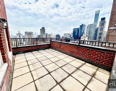 E 65th St - Photo Thumbnail 19