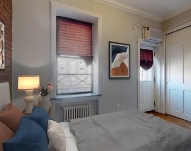 Tenth Avenue - Photo Thumbnail 5