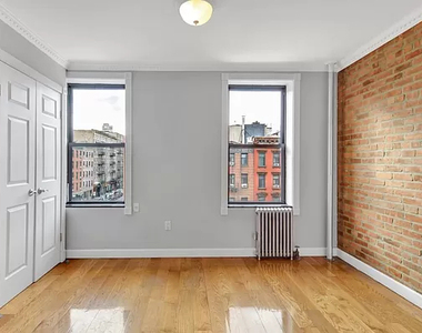 12th St & 8th Ave - Photo Thumbnail 4