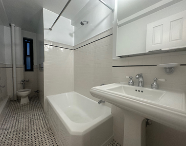 141 East 56th Street - Photo Thumbnail 12