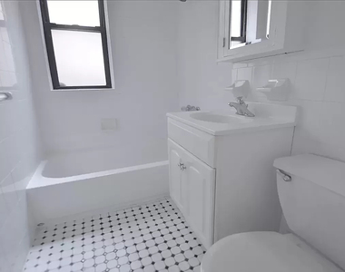 241 East 38th Street - Photo Thumbnail 2