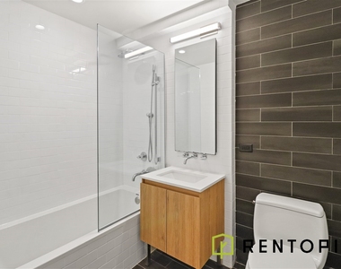 487 Keap Street - Photo Thumbnail 5