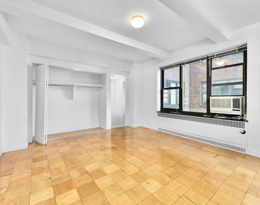 East 38th St - Photo Thumbnail 1