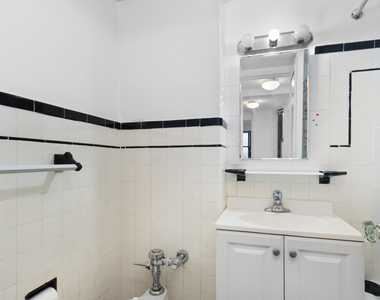 East 38th St - Photo Thumbnail 5