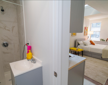 312 East 51st Street - Photo Thumbnail 3