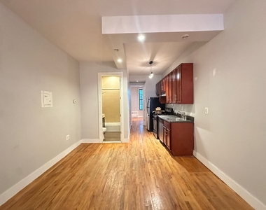 knickerbocker Ave & Greene Ave - Photo Thumbnail 2