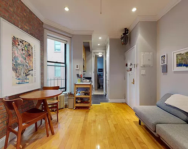 Mott & Prince St - Photo Thumbnail 1