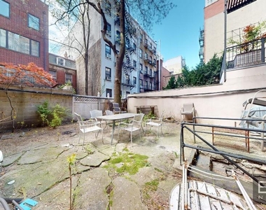 East 83rd Street - Photo Thumbnail 4