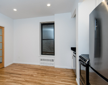 450 East 81st Street - Photo Thumbnail 2