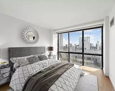 360 East 57th Street - Photo Thumbnail 3
