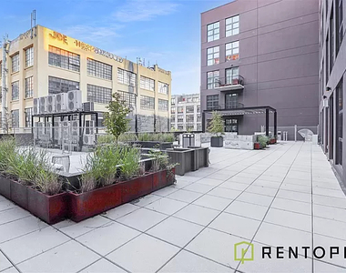 187 Kent Avenue - Photo Thumbnail 13