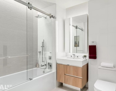 572 Eleventh Avenue - Photo Thumbnail 3