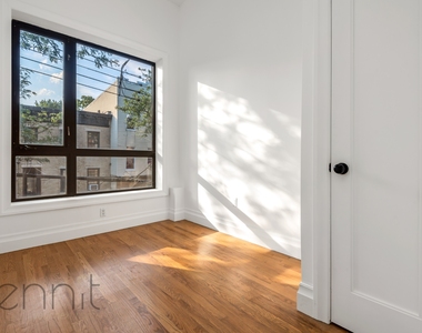 1622 Summerfield Street - Photo Thumbnail 3
