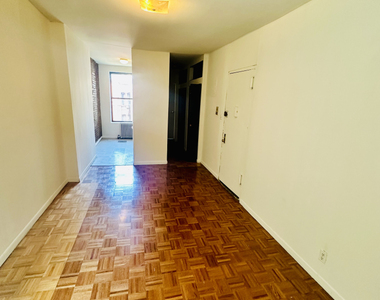 323a East 89th Street - Photo Thumbnail 3