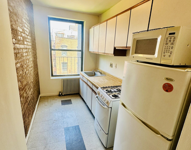 323a East 89th Street - Photo Thumbnail 1