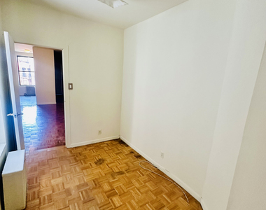 323a East 89th Street - Photo Thumbnail 2