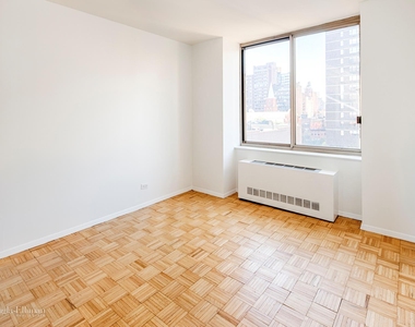200 E 89th St - Photo Thumbnail 2