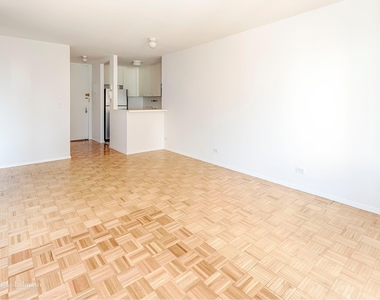 200 E 89th St - Photo Thumbnail 3