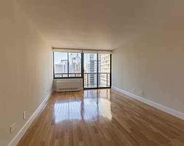 West 48th Street,Manhattan,  New York - Photo Thumbnail 2