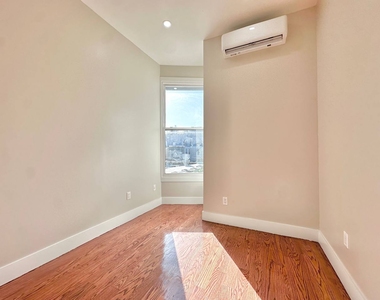 1611 Hancock Street - Photo Thumbnail 7