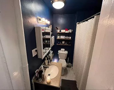 370 West 46th Street - Photo Thumbnail 12