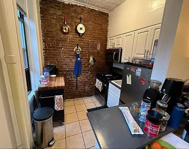 370 West 46th Street - Photo Thumbnail 3