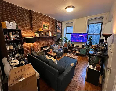 370 West 46th Street - Photo Thumbnail 1
