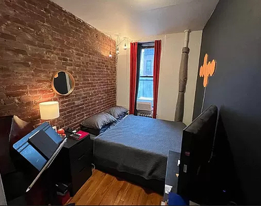 370 West 46th Street - Photo Thumbnail 6