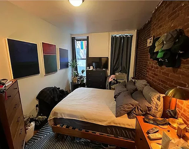370 West 46th Street - Photo Thumbnail 7