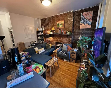 370 West 46th Street - Photo Thumbnail 2