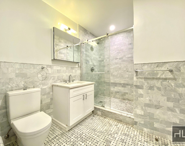 East 48th Street - Photo Thumbnail 5