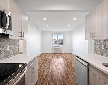 906 East New York Avenue - Photo Thumbnail 2